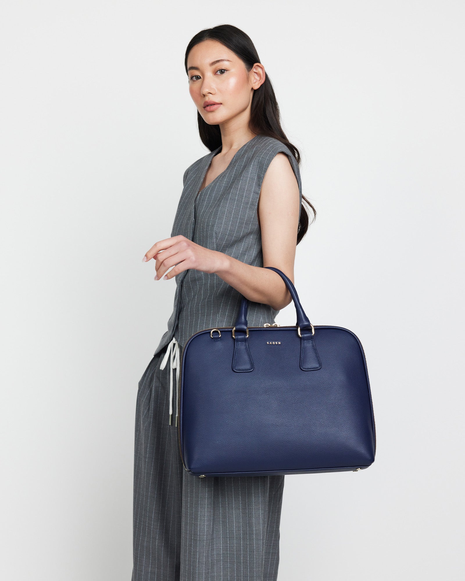 Sylvia universal deals laptop bag